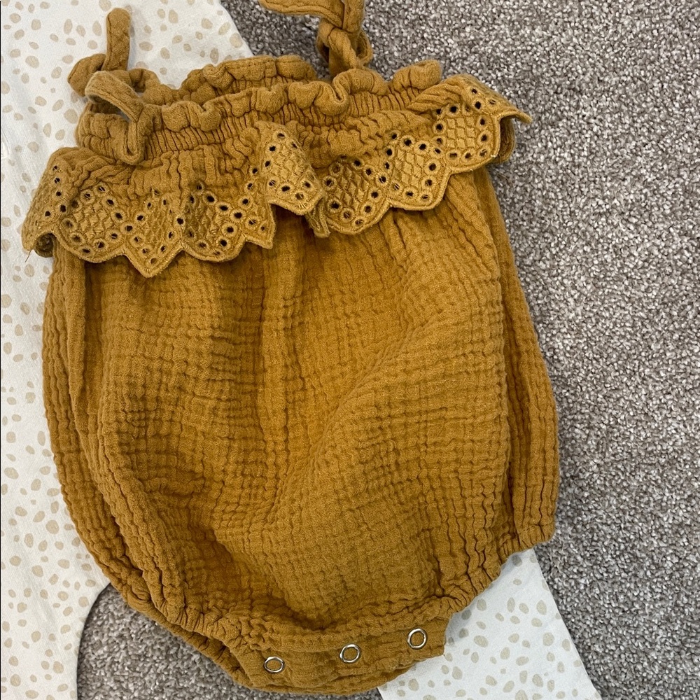 Rylee + Cru Bubble and Romper Three Piece Set - Picture 3 of 10